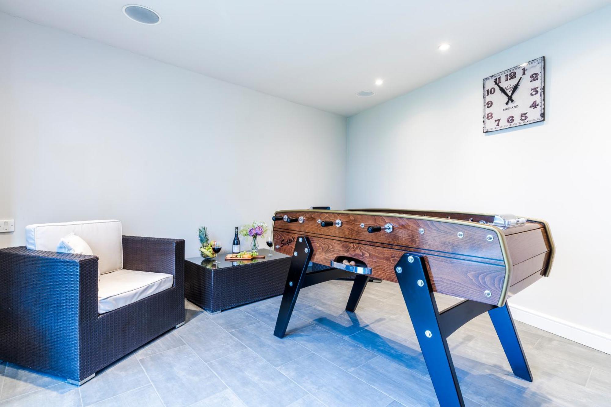 Cozy 3 Bedroom Terrace Cottage In เอปซอม ภายนอก รูปภาพ