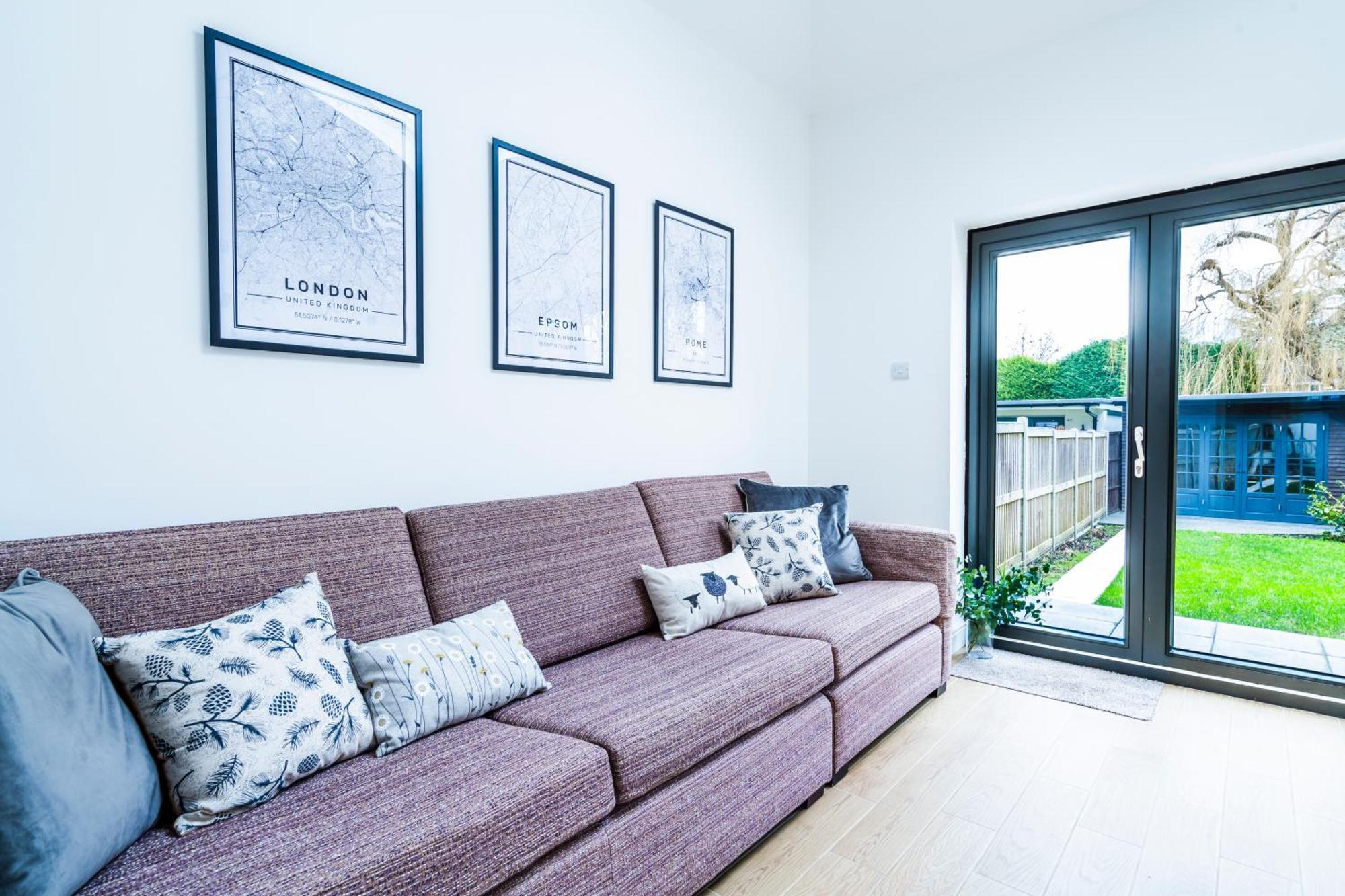 Cozy 3 Bedroom Terrace Cottage In เอปซอม ภายนอก รูปภาพ