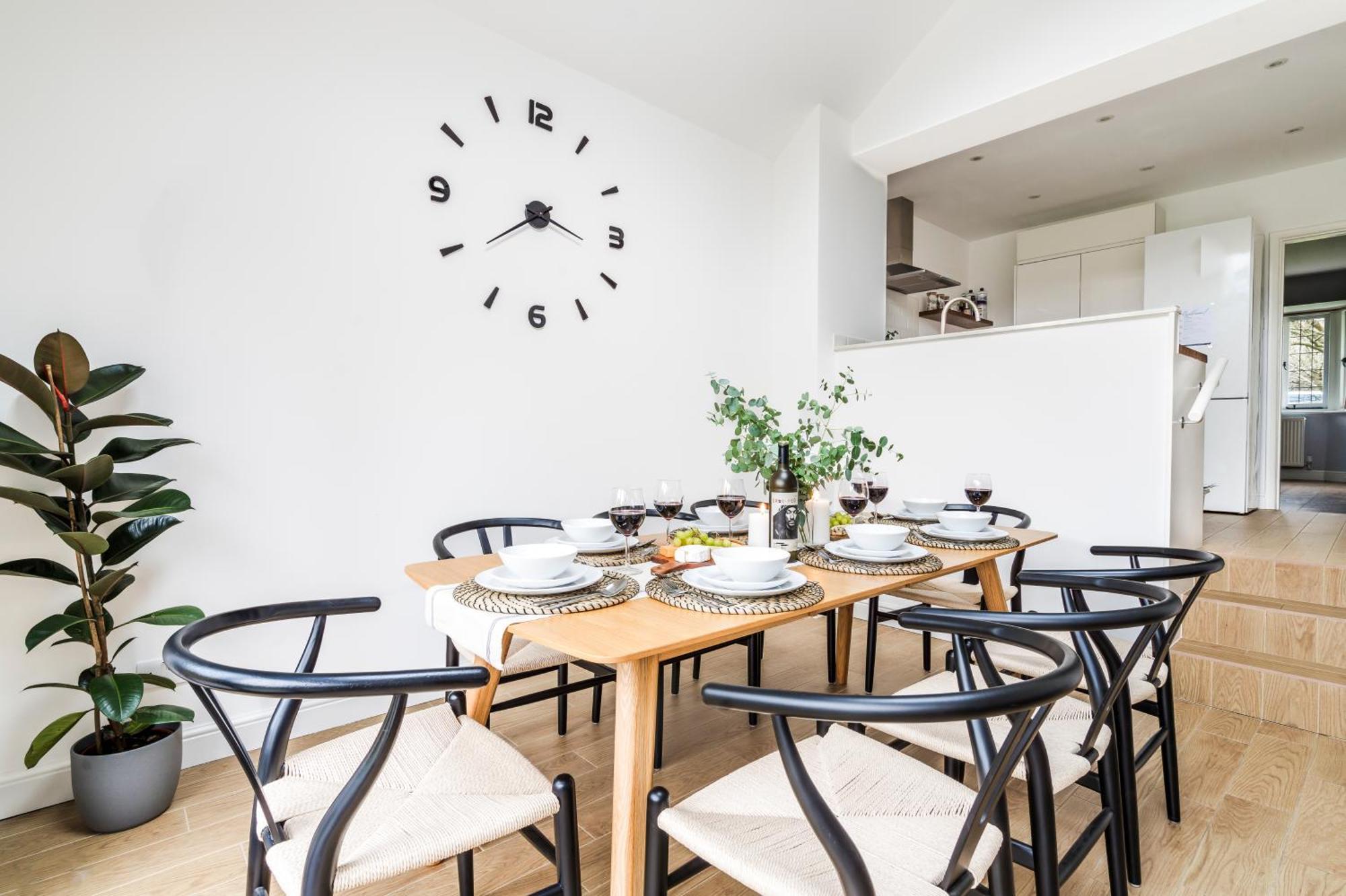 Cozy 3 Bedroom Terrace Cottage In เอปซอม ภายนอก รูปภาพ