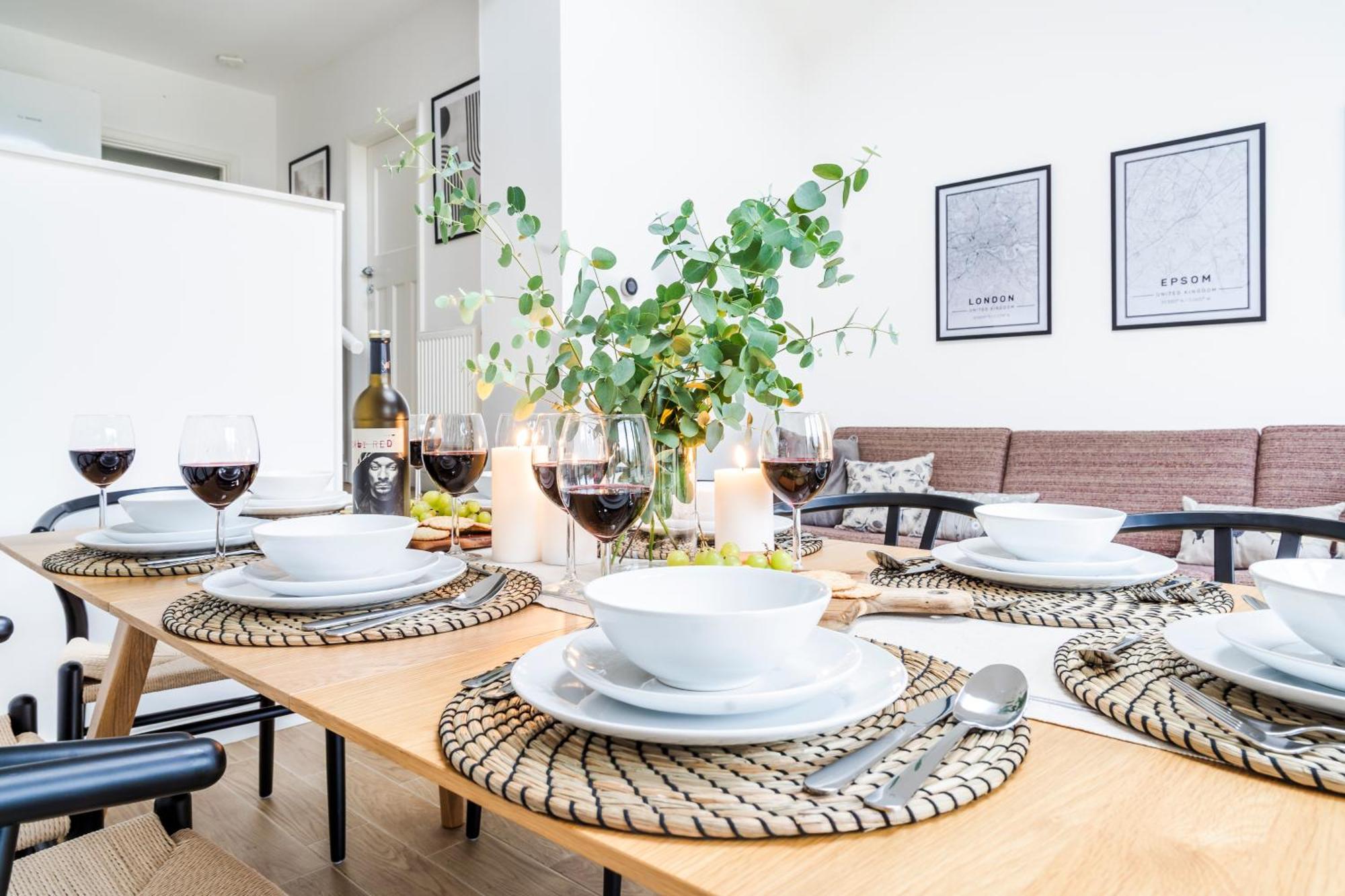 Cozy 3 Bedroom Terrace Cottage In เอปซอม ภายนอก รูปภาพ