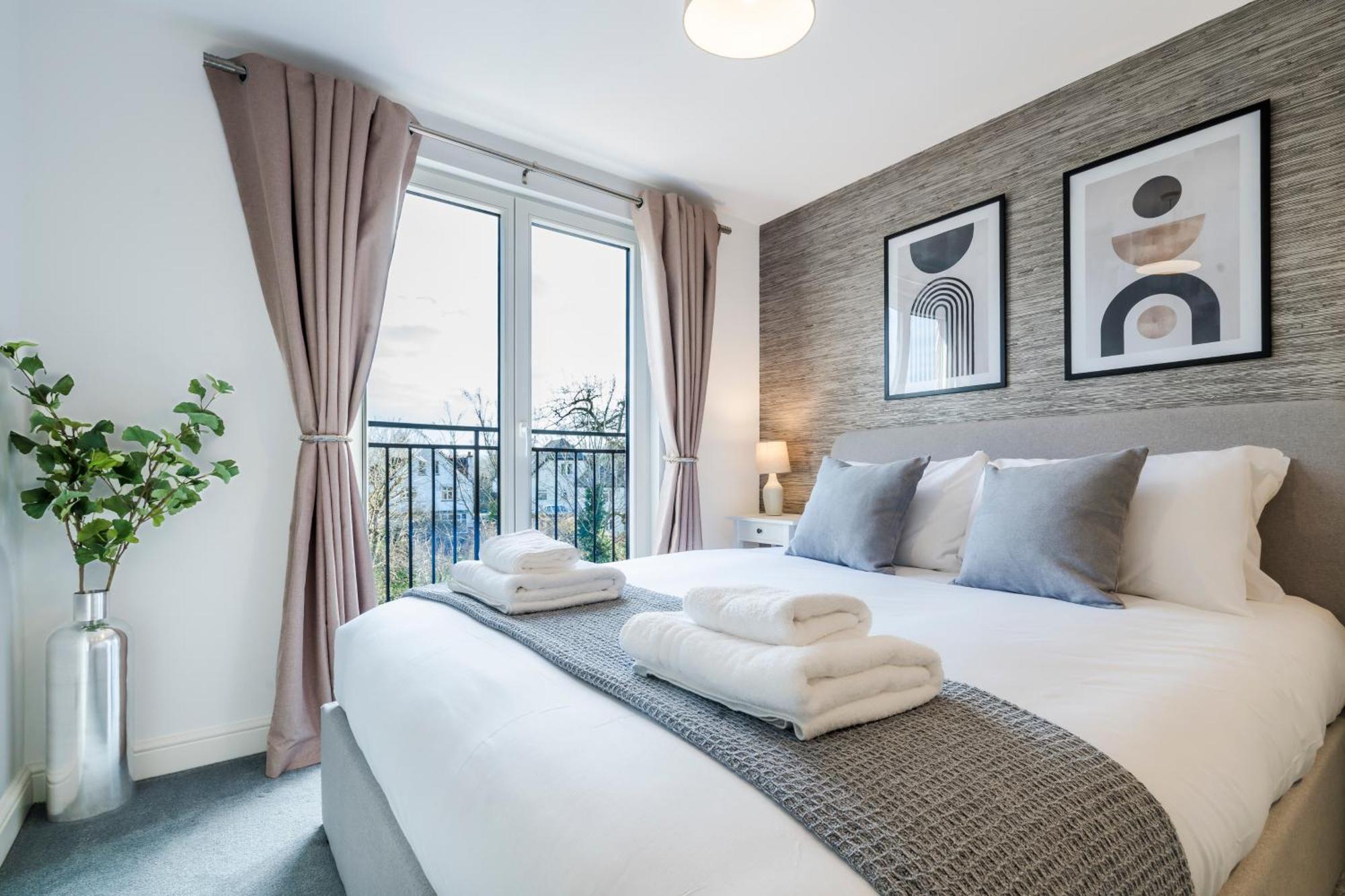 Cozy 3 Bedroom Terrace Cottage In เอปซอม ภายนอก รูปภาพ